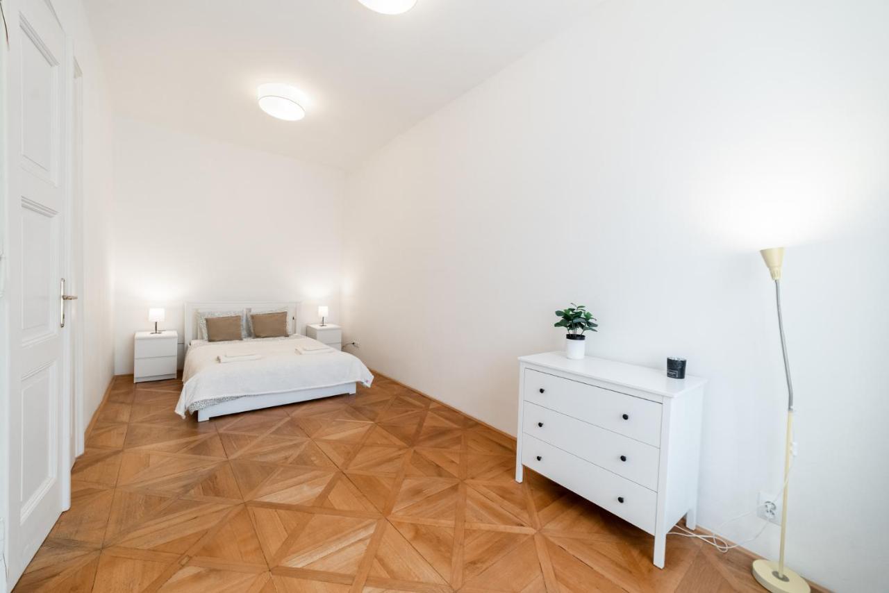 Exclusive Apartment Near Kafka'S Head Praga Exterior foto